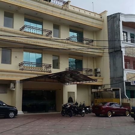 Hotel Harapan Makassar Bagian luar foto