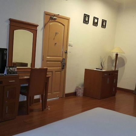 Hotel Harapan Makassar Bagian luar foto