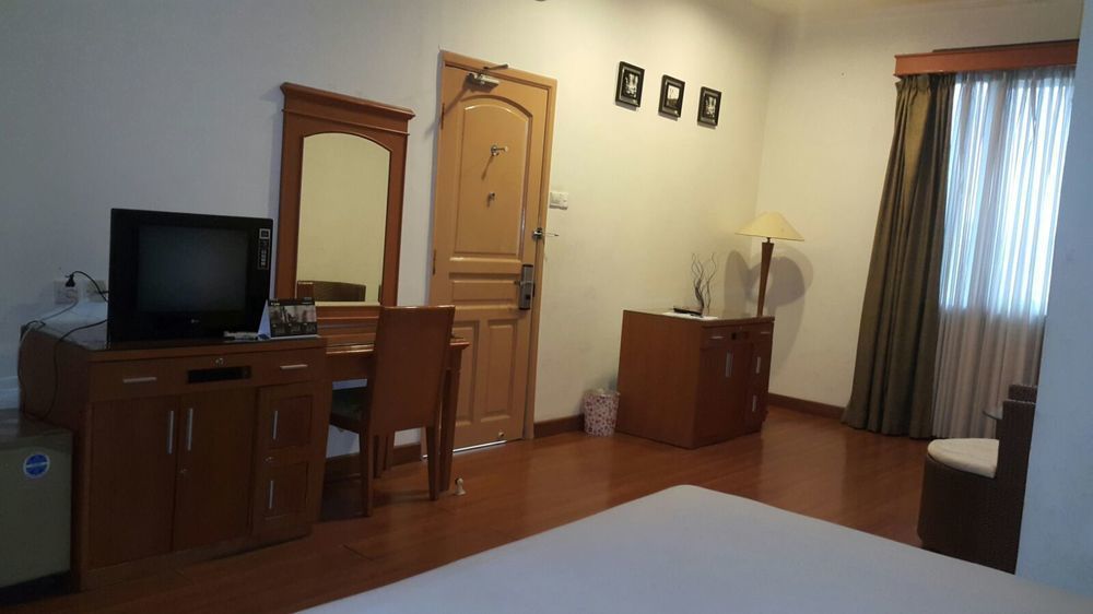 Hotel Harapan Makassar Bagian luar foto
