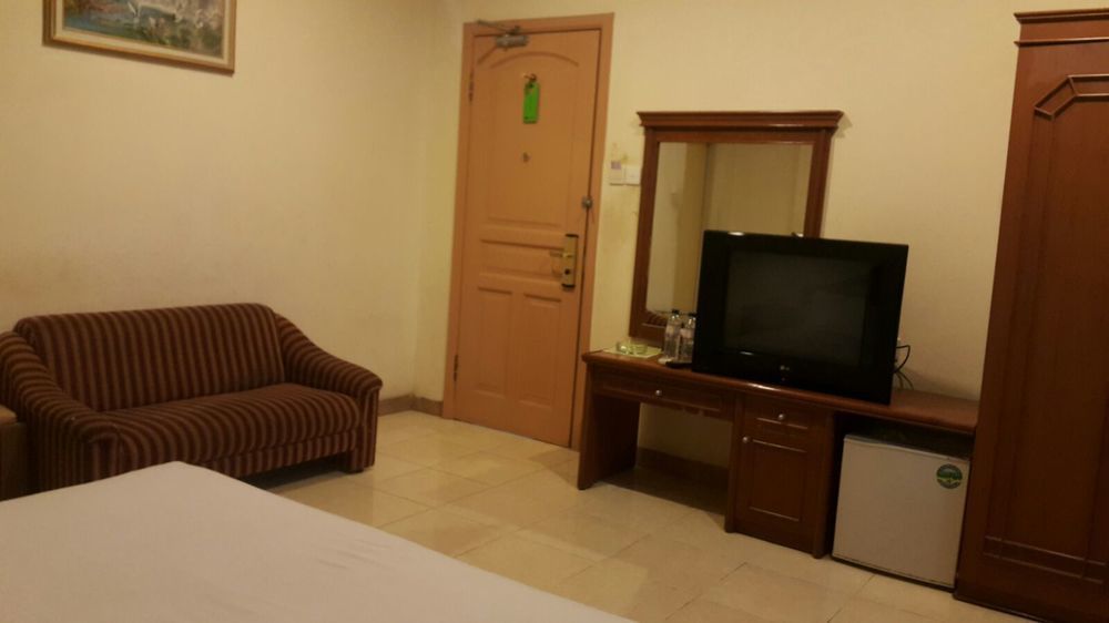 Hotel Harapan Makassar Bagian luar foto